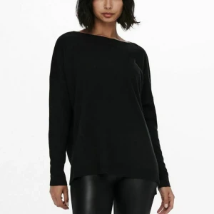 Stickad tröja  - Säljer denna svart stickade tröja från only då den inte kommer till användning😇