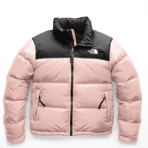 North Face Jacka - Rosa north face jacka. använd några gånger förra vintern. Skriv privat för egna bilder💕