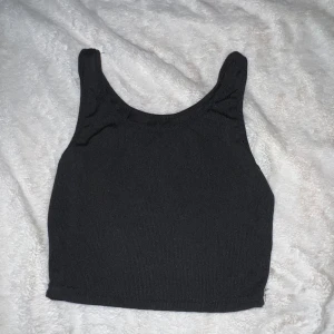 Svart topp - Svart topp! Pris kan diskuteras! 