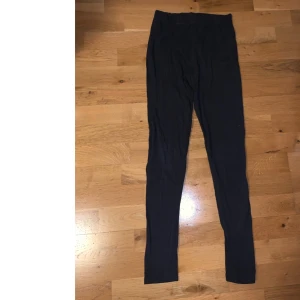 Nya leggings  - Nya svarta leggings i storlek 170