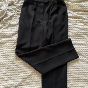 Svarta kostymbyxor ifrån Nakd 💕 har endast prövat och de var för små ( skulle behövt 36 ) 