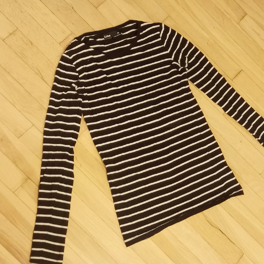 Svartvit randig långärmadtröja Cubus XS 