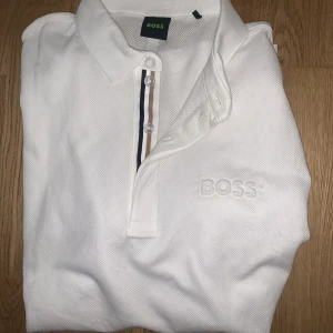 Piké  - Riktigt snygg piké  Använd endast 1 gång 