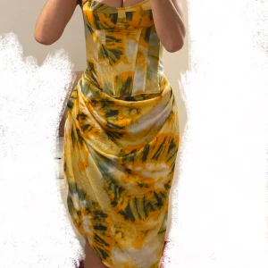 Färgglad kjol - Färgglad kjol från PLT. Slits på vänster sida. 