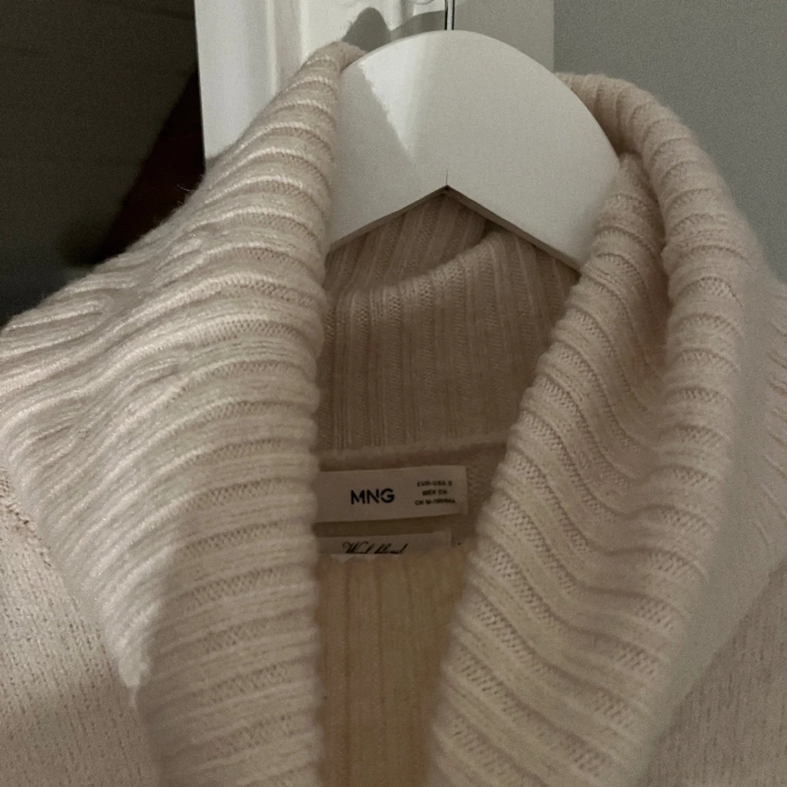 stickad klänning mango - 90