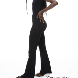 Yogapants  - Yogapants från hm som jag säljer då de är lite tajta, de är i xxs men skulle säga lite stora i storleken, de är sådana man viker ner. Hör av er vid frågor 💕