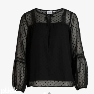 Vila blus 💕 - Säljer nu denna superfina blus från vila. Endast använd en gång🥰