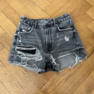 Superfina shorts från Zara🫶 Säljer pga de har blivit för små för mig!  Originalpris 359kr💕