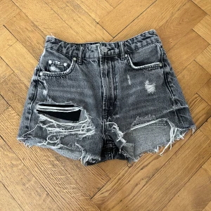 Zara shorts  - Superfina shorts från Zara🫶 Säljer pga de har blivit för små för mig!  Originalpris 359kr💕