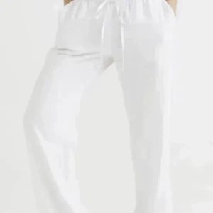 Vita linnebyxor  - Ett par vita linnebyxor från hm nästan oanvända. 