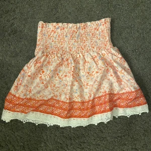 Super söt kjol!  - Super fin, men den passade inte mig så bra och därför jag säljer💕💕 M man passar en S bra💕💕