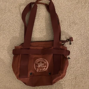 Converse väska  - Vintage men fint skick! Köpt på sellpy, säljer då den inte kommer till användning:)