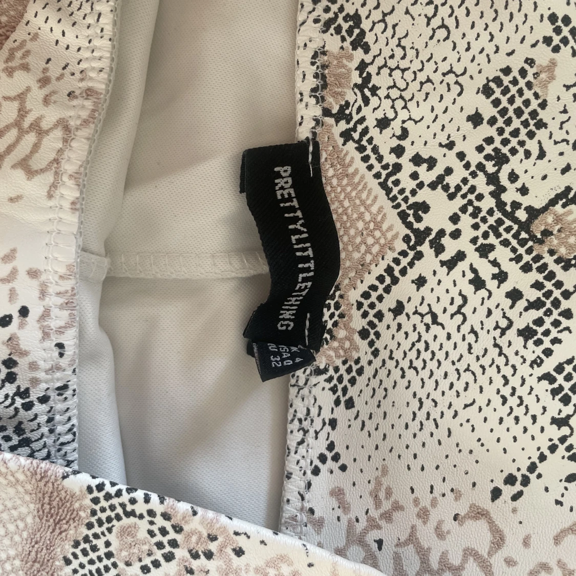 Fejkläderabyxor - 91