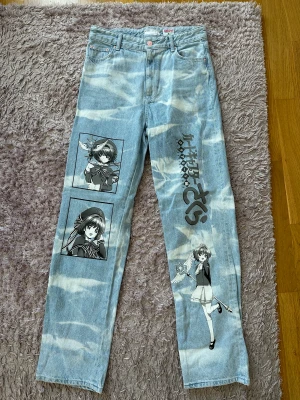 MANGA BYXOR - Helt nya, aldrig använda. De är köpta i Kroatien (Zagreb, Bershka) och de var för stora för mig men kunde inte byta ut de så nu säljer jag de. De kostade 700kr