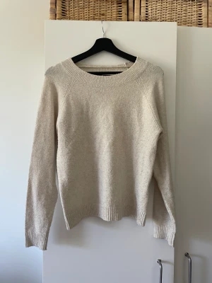 Stickad tröja - Vero Moda - Världens skönaste tröja från Vero Moda. Inte använt så mycket!