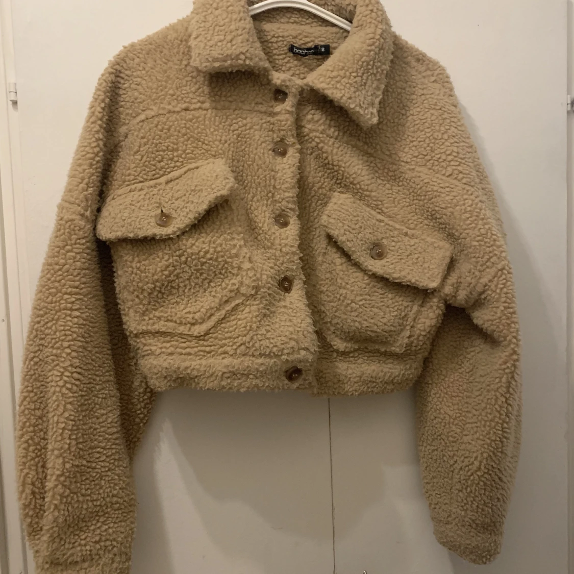 Brunbeige croppad teddyjacka