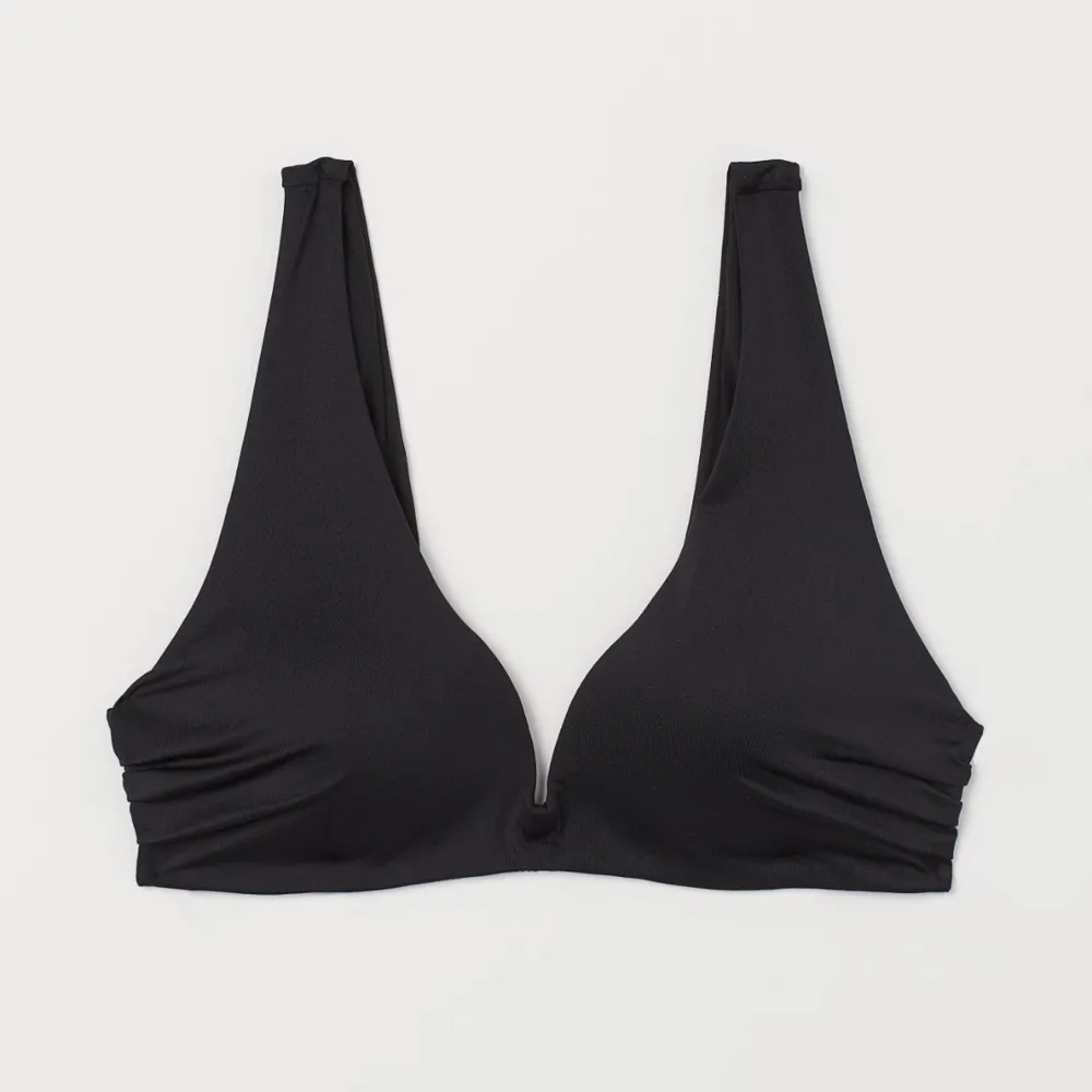 Bikiniöverdel med push up i storlek 34 från hm🦋 hör av er vid minsta intresse eller funderingar 🫶 spårbar frakt på 29kr tillkommer 📦. Övrigt.