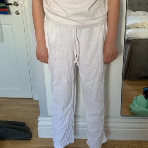 Linnebyxor/linnebyxa - Linnebyxor i bra skick. Pris kan diskuteras