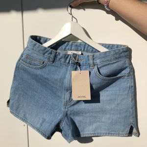 Nya shorts - Helt nya shorts i storlek 28, passar S/M.