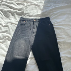 Svarta jeans - Jättesköna jeans med snygg passform.