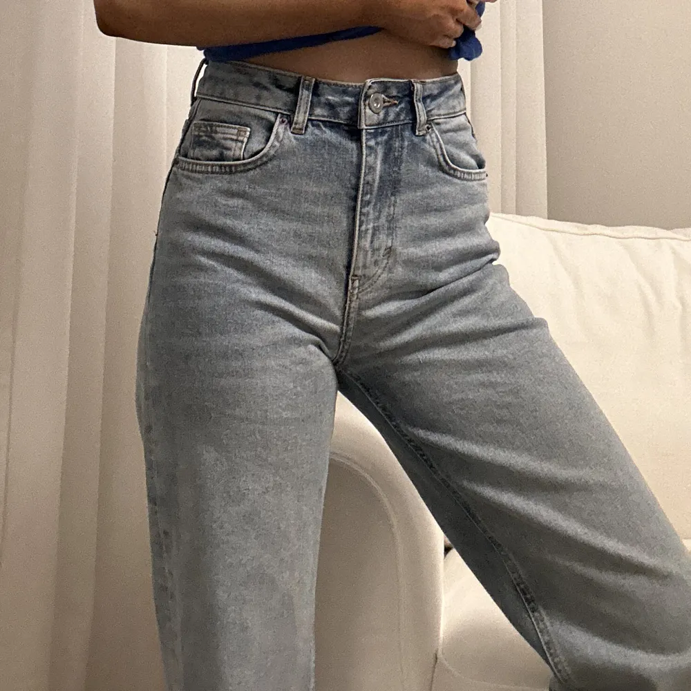 Fina jeans från Vero Moda i modellen PCHOLLY! Nyskick, endast använda 1-2 gånger ❤️. Jeans & Byxor.