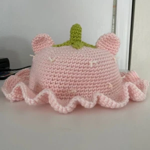 Jordgubb bucket hat - Egen virkad bucket hat 