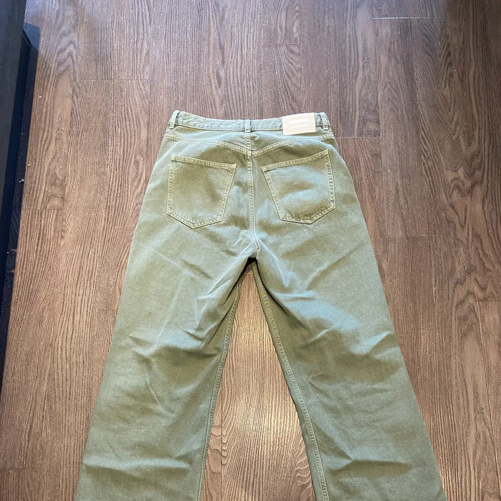 Gröna bootcut jeans från DRDENIM. Riktigt feta och sitter riktigt bra på mig som är 188, (på bilden va jag dock ungefär 183). Jeans & Byxor.