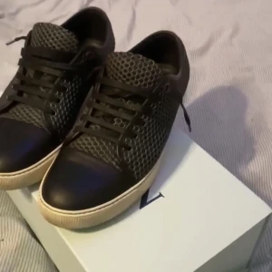 Lanvin med coolt mönster - Lanvin skor i size 8. Motsvarar 43. Nypris 4,6k  Tar bud och byten 