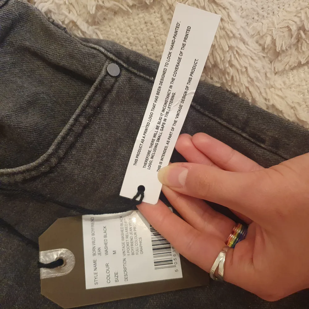 Ed Hardy Jeans köpta för 1500 kr. Säljer för att dom var för korta för mig som är 180cm. Skriv om du är intresserad eller om du har frågor 🙂 Pris kan diskuteras.  TRYCK INTE PÅ KÖP NU Köparen står för frakt Tack !. Jeans & Byxor.