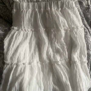 Kjol - Säljer denna supersöta vita kjolen ☺️ 