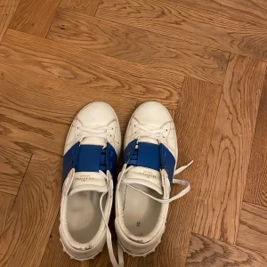 Valentino skor - Hej jag säljer mina valentino skor som är storlek 40. Skick, 8/10