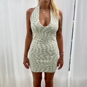 Klänning - Super snygg klänning från Gina, perfekt till sommaren! aldrig använd🤍🤍