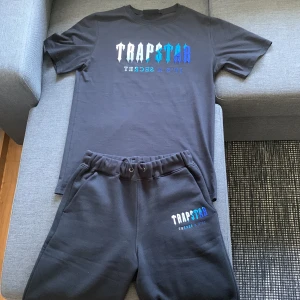 Trapstar dress - Säljer min Trapstar dress. Väldigt gott skick, skulle säga 10/10.