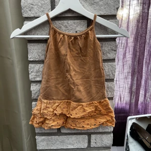 Barnklänning  - Söt liten barnklänning