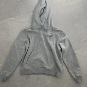 Hoddie - Säljer denna helt oanvända hoddie då den aldrig kommer till användning. Pris kan diskuteras 
