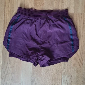 Träningsshort  - Träningsshort med undershorts. 