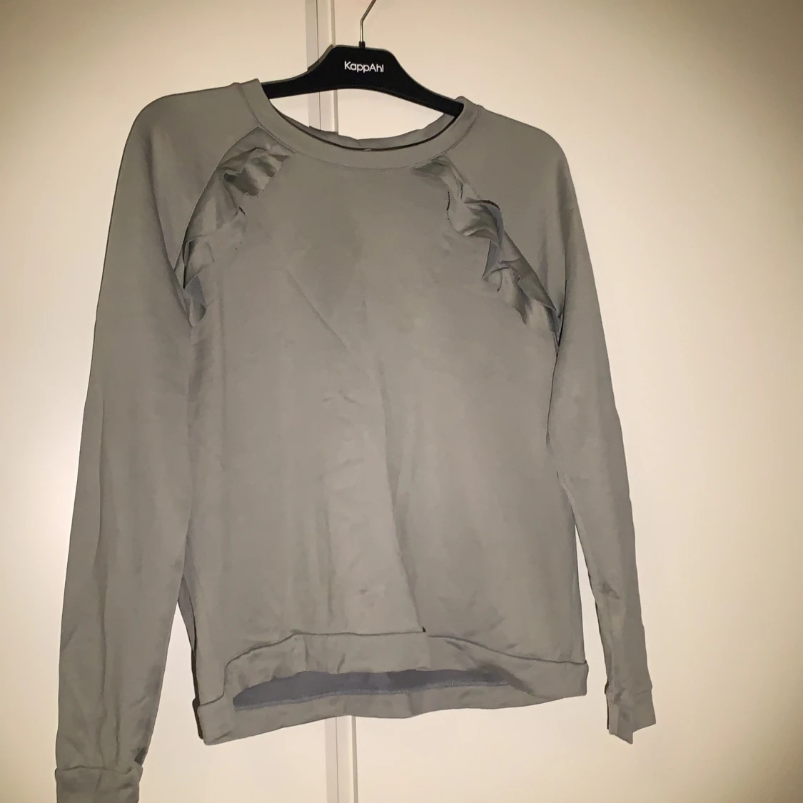 Grå långärmad tröja