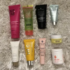 Säljer massa oanvända hudvårdsprodukter från massa olika märken, face scrub, cleanser, ögonkräm, moisturiser osv!!!🤍skriv vid fler bilder och frågor🤍Allting kostar 55kr styck, vissa produkters orginalpris ligger runt 500-1000kr, pris kan diskuteras☺️