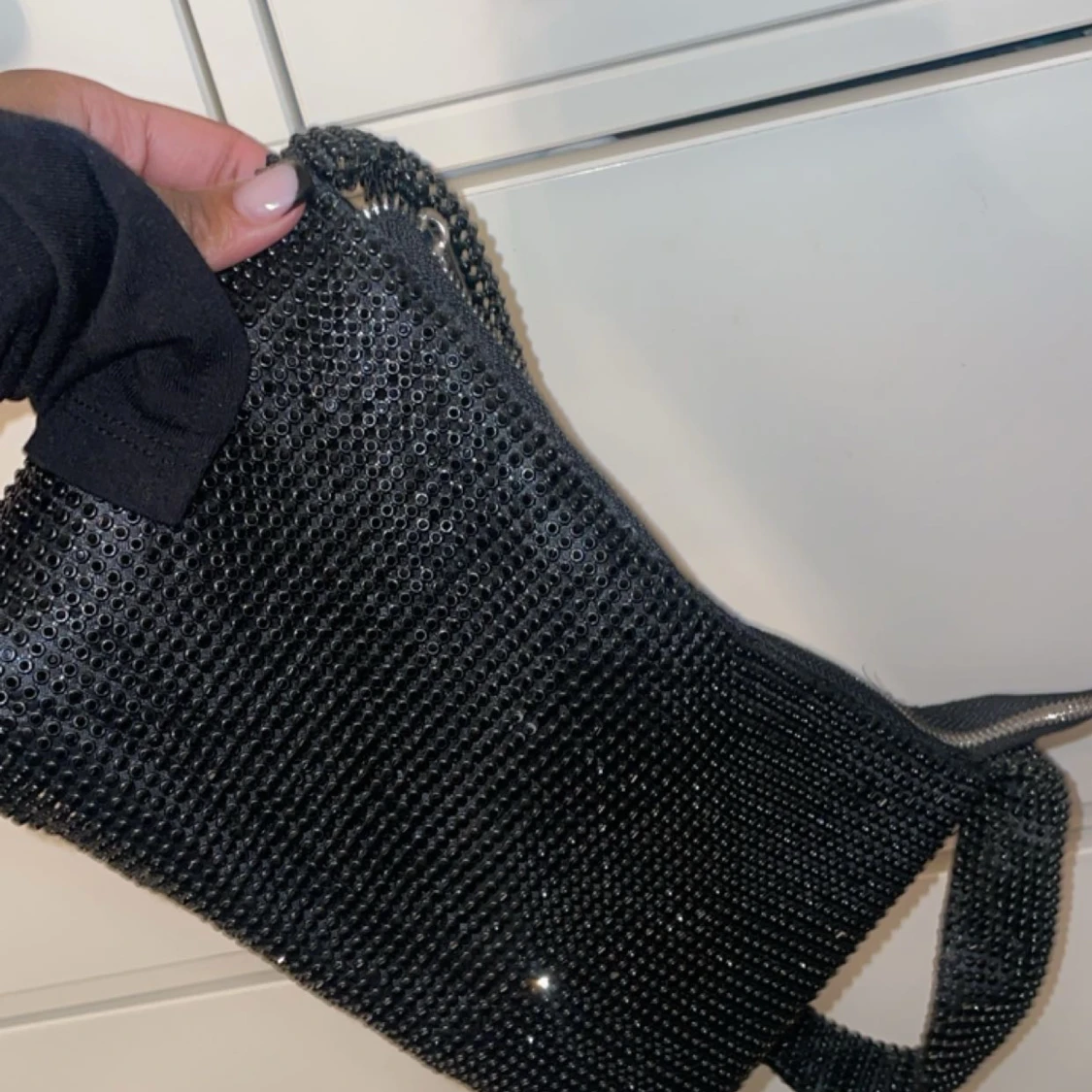 Glittrig handväska från bikbok 