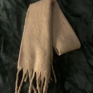 världens snyggaste o skönaste halsduk, köpt för några dagar sen 💖💖nypris 180:-