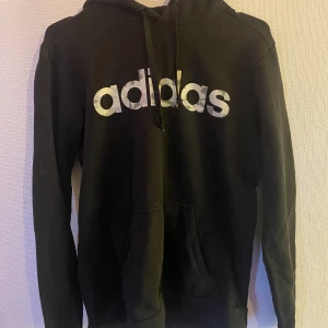 Adidas hoodie - Välanvänd adidas hoodie välanvänd  strl UK S 