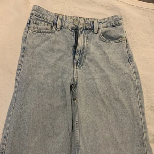 Raka jeans  - Aldrig använd.