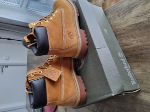 Höst/vinter skor - Helt nya! Pris går att diskutera vid snabb affär