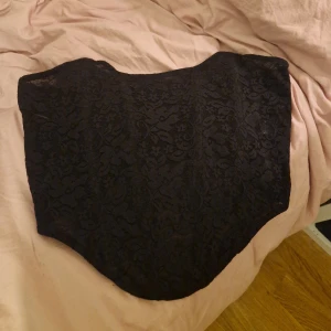 Korsett (bikbok) - En gelt ny korsett från bikbok, med prislapp kvar. Är dock helt oanvänd och endast legat i garderoben.  Skriv för fler frågor💕