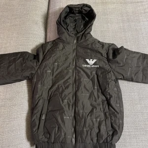 Jacka - Armani jacka i storlek M 