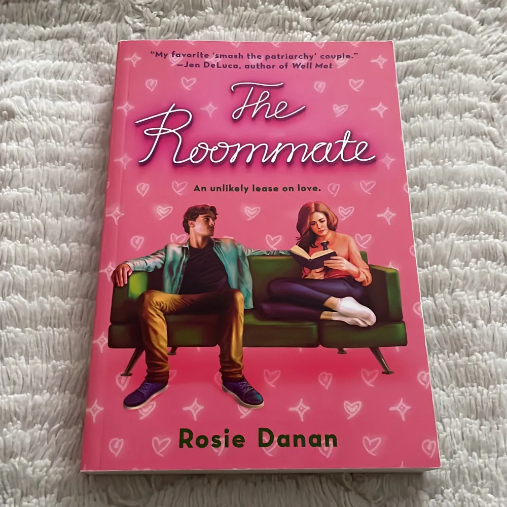 The roommate bok som är på engleska, jättebra skick och nästan helt ny! 💗 Priset är bestämt efter att göra det billigare än andra webbsidor och platser ⭐️. Övrigt.