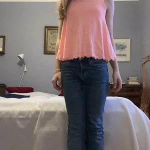 Fint linne 💗 - Jag säger mitt fina linne då den sällan kommer till användning. Linnet ar små fläckar på framsidan men inget som man tänker på! 💗 köparen står för frakten.