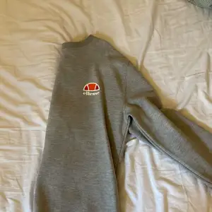 Sweatshirt från ellesse i storlek 36, modell för män 