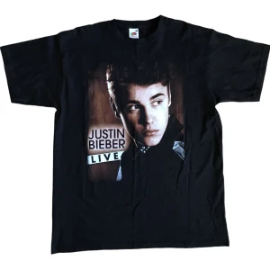 Justin Bieber Bandtee - Justin Bieber merch från tour. Svart T-Shirt, storlek L. Ställ gärna frågor!😊