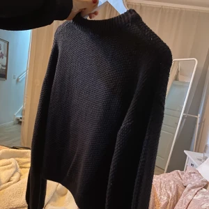 Tröja Na-kd  - Säljer min tröja från Na-kd som aldrig är använd🤍 så inget fel på den.